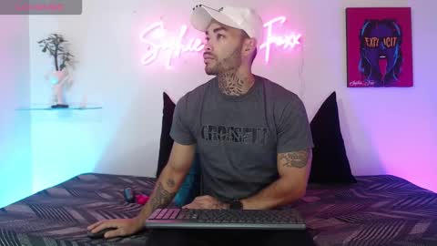 SOPHIE - FOXX online show from February 2, 11:50 am