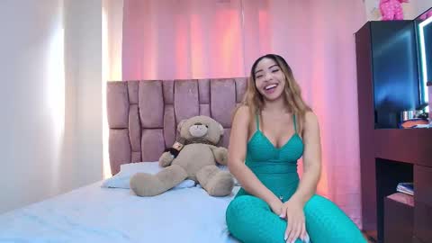 Snapshot of sophie_janner chatting on September 29, 9:25 pm  SOPHIE JANNER online show from September 29, 9:25 pm