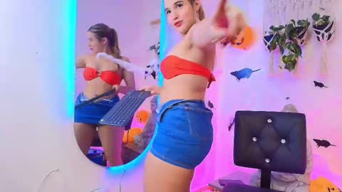 Snapshot of sophie_janner chatting on October 7, 2:07 am  SOPHIE JANNER online show from October 7, 2:07 am