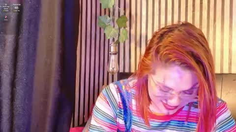 Snapshot of sophie_new25 chatting on October 22, 4:52 pm sophie_new25 online show from October 22, 4:52 pm