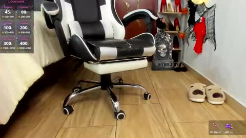 sophiebaker__ online show from October 13, 12:23 am