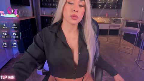 Sophie online show from September 19, 11:30 pm