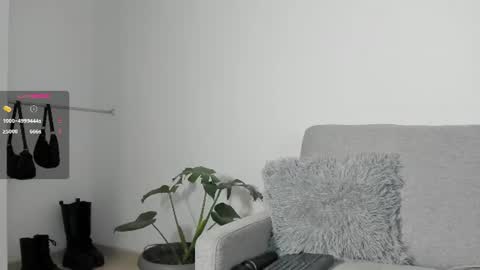 sophie  online show from June 17, 2:16 am