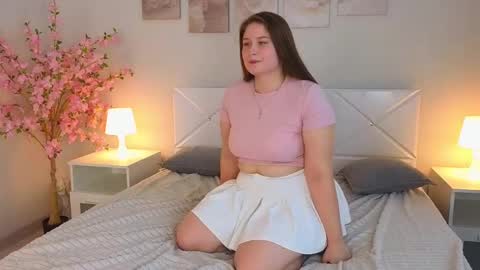 Snapshot of sophieee_lee chatting on February 24, 10:37 am Sophie online show from February 24, 10:37 am