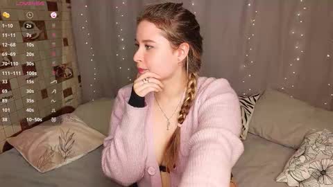 Snapshot of sophieee_lee chatting on October 13, 3:47 pm Sophie online show from October 13, 3:47 pm