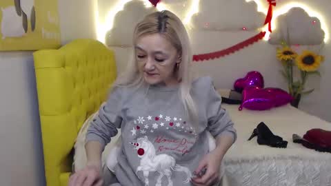 sophiekittyy online show from February 13, 7:24 am