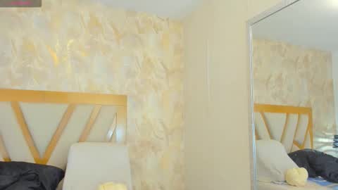 Sophie online show from March 28, 7:04 pm