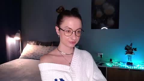 sophieleroux online show from December 21, 7:53 pm