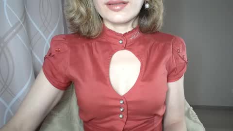 Snapshot of sophiemisss chatting on October 28, 8:15 am Sophiemisss online show from October 28, 8:15 am