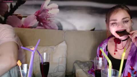 Sophie and my bestie Mandy    online show from October 31, 10:32 pm