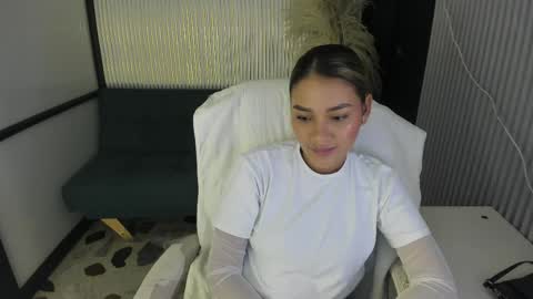 sophiewatson_ online show from May 26, 12:55 pm