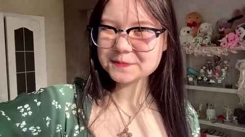 lily online show from October 18, 5:55 am