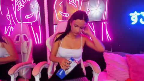 staarlightt online show from November 17, 10:01 pm