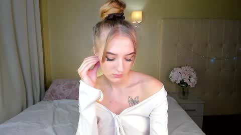 Stacy Mon Tue Wed Thu Fri Sun GMT GMT 3 1000am - 0400pm  online show from February 22, 11:24 am