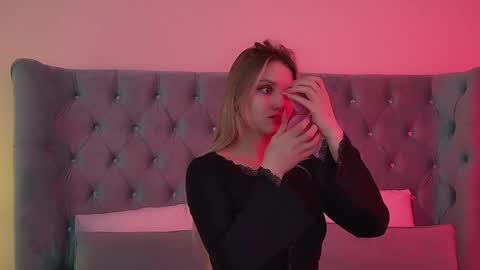 StacyEvances online show from February 27, 7:01 am