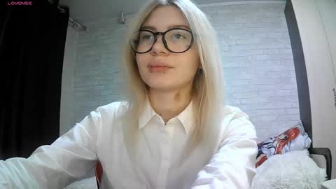 Snapshot of starremick chatting on October 22, 2:08 pm Katie online show from October 22, 2:08 pm