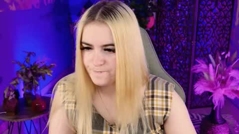 stef_nicks online show from September 29, 10:03 am
