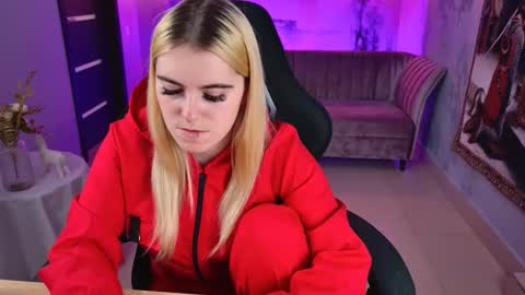 stef_nicks online show from September 27, 7:06 am