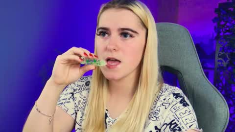 stef_nicks online show from October 6, 10:00 am