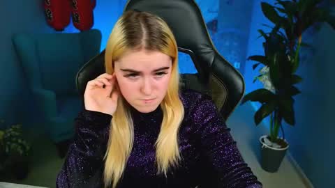 stef_nicks online show from October 9, 10:32 am