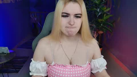 stef_nicks online show from December 5, 9:19 am