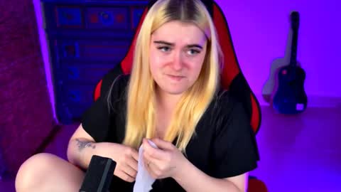 stef_nicks online show from September 14, 9:33 am