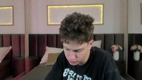 Esrefan online show from March 7, 8:53 pm