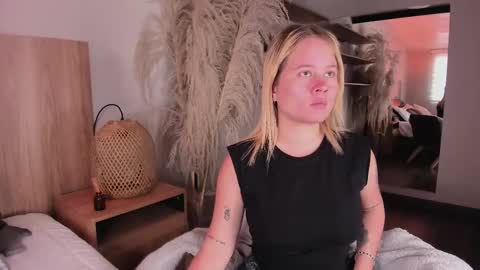 Stefanny   online show from March 10, 12:49 pm