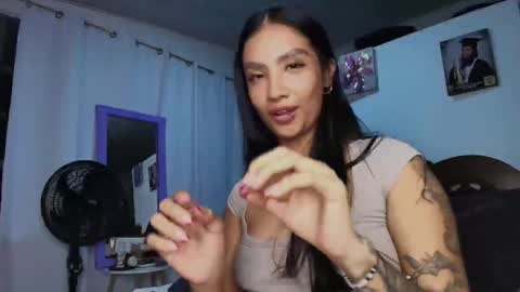 Im MiaIts my first day here  online show from December 20, 1:23 am