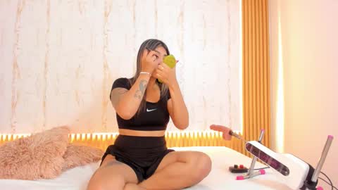 stefanyhorny69 online show from November 13, 1:36 pm