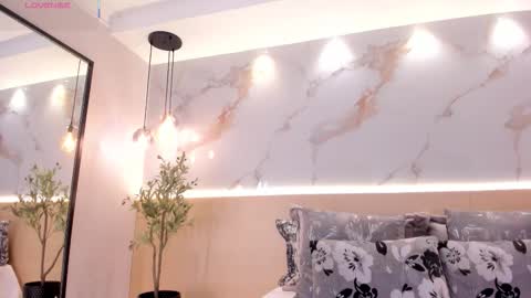    online show from November 9, 1:03 pm