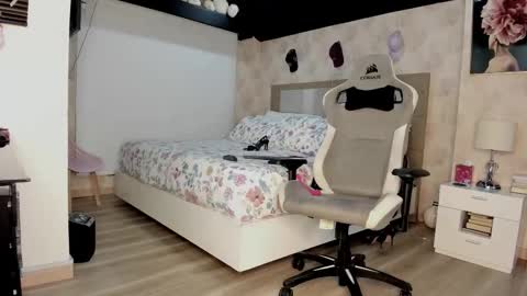 Zuly online show from November 14, 4:47 am