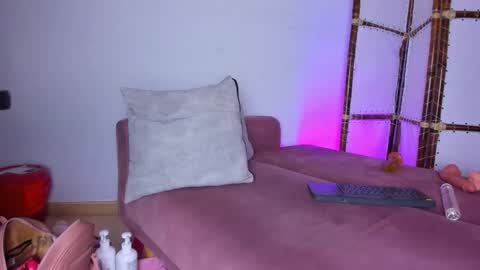 Stefany Bratz online show from March 15, 9:35 am