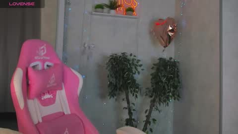 Stella online show from March 19, 1:44 am