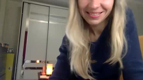 Snapshot of stella_walters chatting on October 29, 9:48 pm stella_walters online show from October 29, 9:48 pm