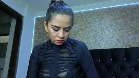 Estella online show from November 24, 8:07 pm