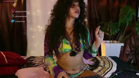 stellart_ online show from April 8, 4:48 am