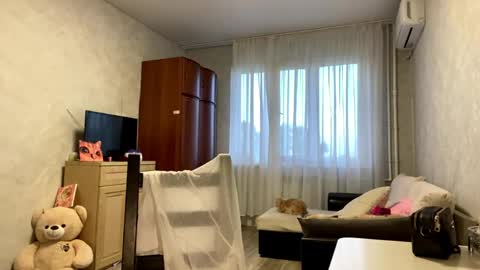 Stephani online show from May 13, 3:43 pm
