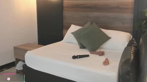 S T E P H A N Y A online show from March 11, 7:39 pm