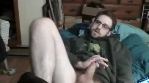 Snapshot of sterben13v chatting on December 16, 8:48 pm Ian23602 online show from December 16, 8:48 pm