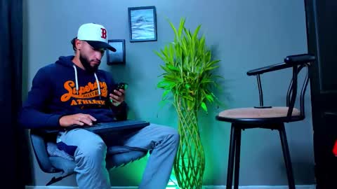 Steve  online show from October 6, 12:01 pm