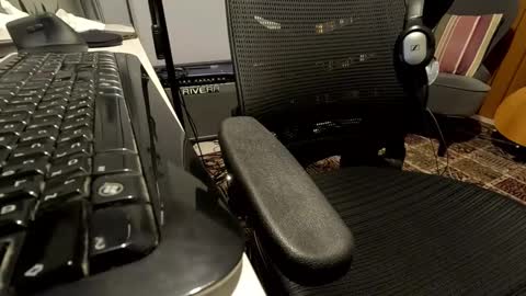 Snapshot of stevie_grey chatting on October 21, 7:17 pm stevie_grey online show from October 21, 7:17 pm