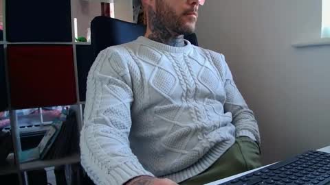 Snapshot of stevie_rae chatting on October 25, 3:45 pm stevie_rae online show from October 25, 3:45 pm