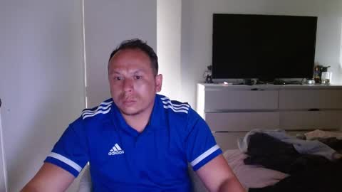 Axel online show from May 31, 11:31 am