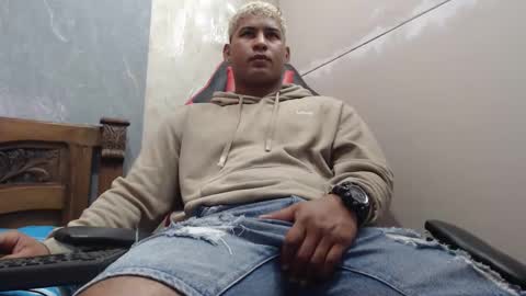 stitch love233 online show from January 15, 7:06 am