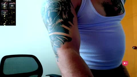 stiven253958 online show from May 26, 4:13 pm