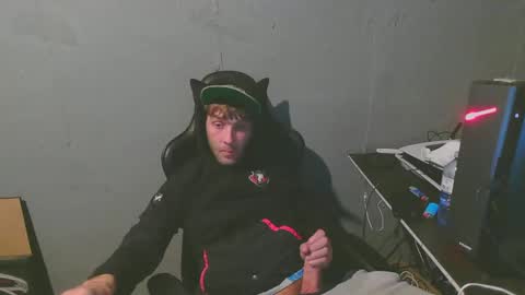 Snapshot of stonedpanda77 chatting on December 17, 5:40 am stonedpanda77 online show from December 17, 5:40 am