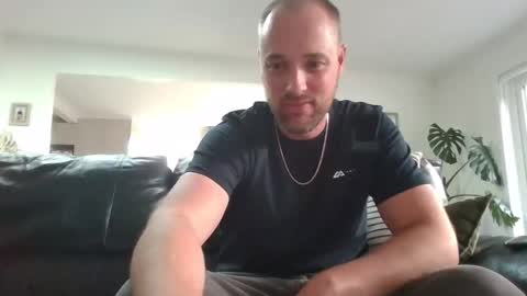 str8feet33 online show from December 2, 6:22 am