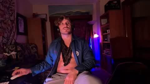 Snapshot of straightishd chatting on October 30, 3:18 am Cowboy Zuhly online show from October 30, 3:18 am