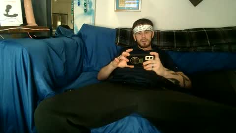 straitpipermann22 online show from December 4, 2:22 am